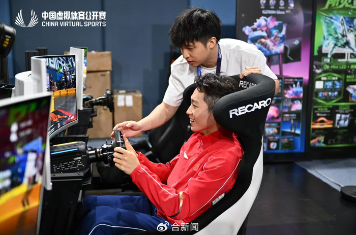 奥运冠军现身合肥体验虚拟体育赛事