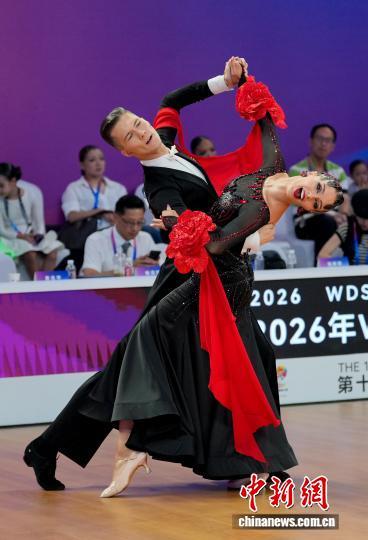 图为2026WDSF亚洲U21标准舞锦标赛比赛现场。中新社记者 安源 摄